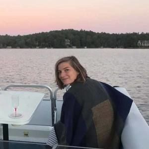 Meet your Posher, Caiti